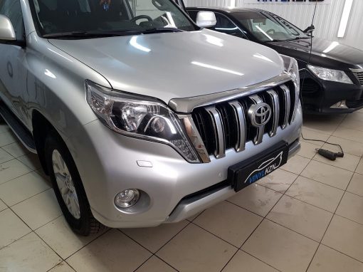 Бронирование антигравийной плёнкой передней части кузова — Toyota Prado