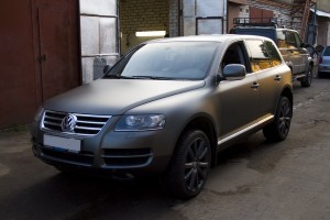 Оклейка Volkswagen Touareg матовой пленкой.