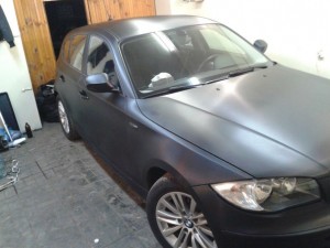 Оклейка BMW пленкой карбон 3D