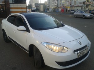 Renault Fluence  - оклейка авто белым глянцем