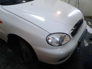 Chevrolet Lanos - оклейка авто белым глянцем
