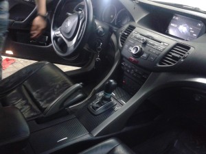 Honda Accord - оклейка элементов салона 3D глянцевым карбоном - июль 2013