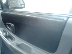 Hyundai Accent - оклейка панелей дверей кожзамом - сентябрь 2013