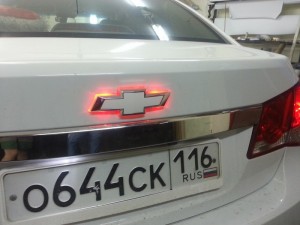 Chevrolet Cruz - оклейка элементов салона белым 3d карбоном 27 сентября 2013