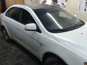 Mitsubishi Lancer 10 - полная оклейка автомобиля белой глянцевой пленкой - 22.11.2013