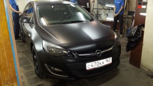 Opel Astra J - полная оклейка авто черной матовой пленкой премиум класса - 01.12.2013