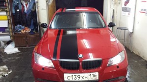 BMW 3 -  нанесение на авто  двух черных полос - 22.01.2014