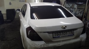 Geely Emgrand - тонировка задней полусферы и тонировка фонарей авто - 05.01.2014