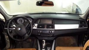 Оклейка элементов интерьера BMW X5 пленкой шлифованный алюминий - 26.02.2014