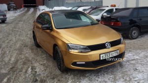 VW Jetta - оклейка авто пленкой золотой хромированный карбон - 03.02.2014