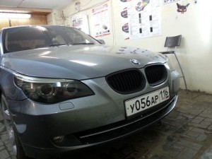 BMW 5 серии - тонировка авто, полная полировка, атермальная пленка на лобовое, оклейка молдингов - 1...