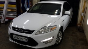 Ford Mondeo - оклейка белой глянцевой пленкой - 01.052014