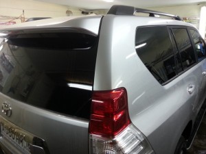 Toyota Land Cruiser Prado - тонировка задней полусферы 95%, на переднюю полусферу нанесена атермальн...