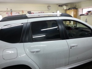 Renault Duster - тонировка и оклейка стоек дверей черной матовой пленкой - 12.06.2014