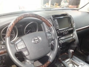 Toyota Land Cruiser 200 -  оклейка элементов салона автомобиля - июнь 2014