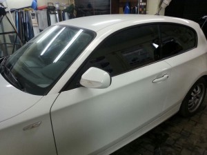 BMW 1 серии - тонировка передних стекол - цена 800р - май 2014