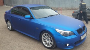 BMW 5 серии - оклейка пленкой синий матовый металик (матовый хром), 02.09.2014