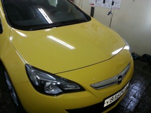 Opel Astra GTC - бронирование панорамного лобового стекла, капота, фар - 05.09.2014