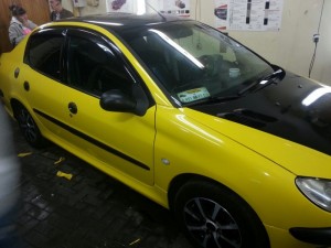 Peugeot 206 - оклейка желтой глянцевой пленкой, оклейка такси - 10.10.2014