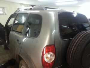 Chevrolet Niva - тонировка стекол авто, цена 1800 рублей - октябрь 2014
