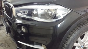 BMW X5 - бронирование антигравийной пленкой части капота, бампера, порогов, под ручками, тонировка а...