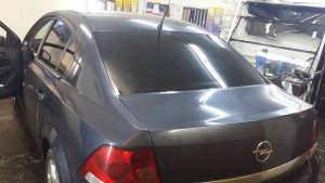 Opel Astra - тонировка задней части авто пленкой Armolan - цена 2000 руб.