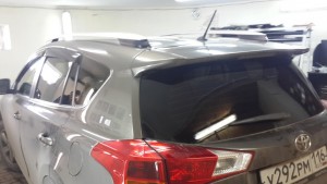 Toyota RAV4 - тонировка задней части авто, цена 2200 руб.