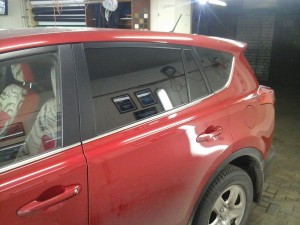 Toyota RAV4  - тонировка задней части авто, цена 2200 руб.