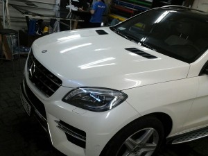 Mercedes-Benz GL - бронирование антигравийной полиуретановой пленкой капота, бампера, крыльев, двух ...