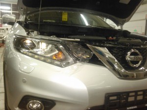 Nissan X-Trail - бронирование антигравийной пленкой фар