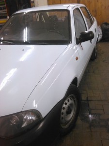 Daewoo Nexia - оклейка белой глянцевой пленкой для такси
