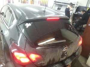 Opel Astra J - тонировка, изготовление ресничек