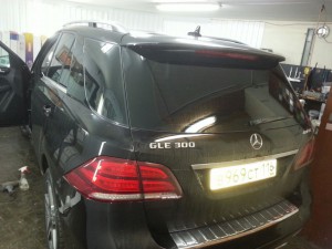 Mercedes GLE 300 - тонировка задней части авто пленкой Jonson, бронирование порогов, под ручками