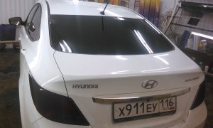 Hyundai Solaris - тонировка задней части авто, тонировка фар