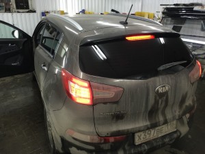 Kia Sportage - тонировка задней части авто, скрытая проводка видеорегистратора