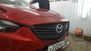 Mazda 6 - оклейка хромированных элементов черной глянцевой пленкой KPMF