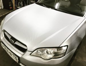 Subaru Legacy - оклейка капота серебристым 3D карбоном