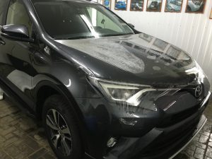 Toyota Rav 4 - комплексное бронирование антигравийной полиуретановой пленкой передней части авто