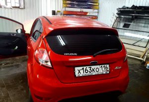 Тонировка задней части авто пленкой Carbon 95%, передние боковые 30% затемнения - Ford Fiesta