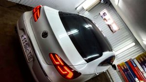 Оклейка крыши черной глянцевой пленкой КПМФ - VW Passat СС