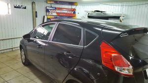 Тонировка задней части авто пленкой Armolan Onyx 05% - Ford Fiesta