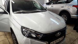Тонировка задней части авто пленкой Llumar ATR 05, бронирование капота - Лада Веста