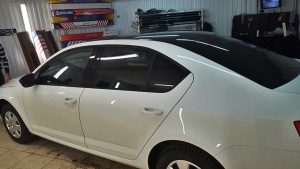 Тонировка задней части авто пленкой Luxman - Skoda Octavia