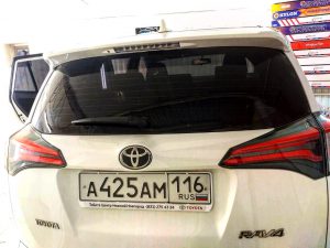 Оклейка в белый глянец для такси, тонировка Llumar ATR 05 - Toyota RAV 4
