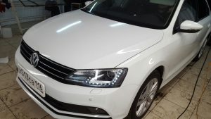 Бронирование капота антигравийной пленкой от сколов и царапин VW Jetta, цена 3500 руб.