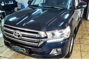 Бронирование кузова автомобиля антигравийной пленкой от сколов и царапин - Toyota Land Cruiser 200