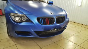 Установили откидную рамку на автомобиль BMW 6