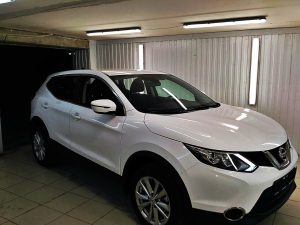 Оклейка автомобиля пленкой белый глянец для такси - Nissan Qashqai