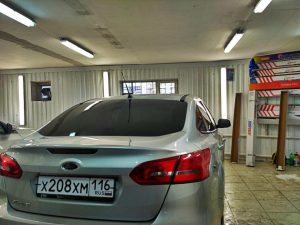 Тонировка задней части автомобиля Ford Focus