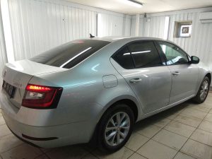Тонировка задней части авто Skoda Octavia плёнкой Llumar ATR 05%